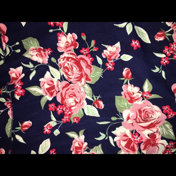 Cold shoulder top - Picture 2 of 4